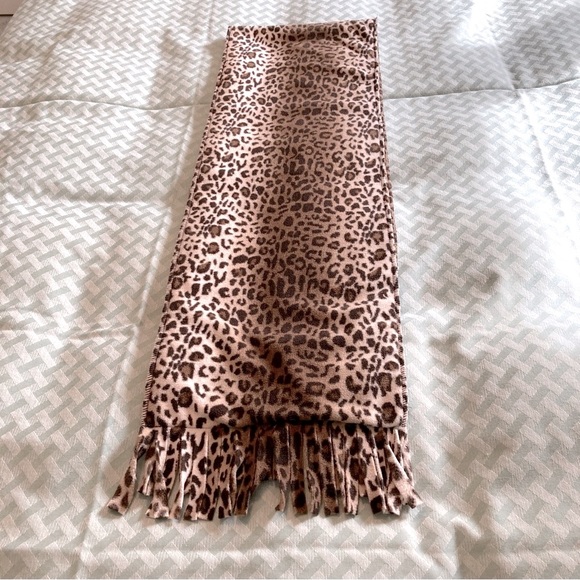 Leopard Print Fleece Scarf One Size Fits Most - Picture 4 of 5